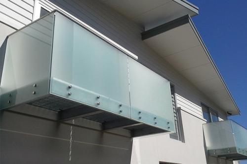 Ограждение для балкона из матового стекла ФС-8