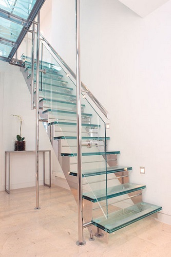 Лестница из стекла на металлокаркасе ФС-4 | Фантазия Стекла