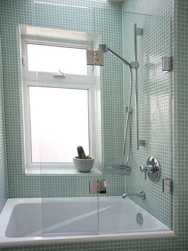 Складная стеклянная шторка для ванной ФС-1